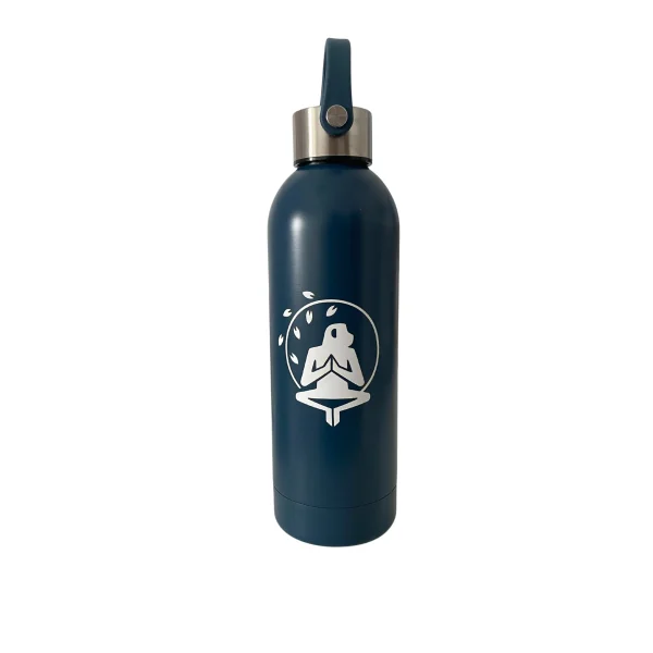 Detalle del asa metálica en la tapa de la botella Flow Navy